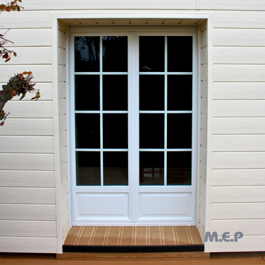 Bardage Isocel PVC amb porte Bardage Isocel PVC amb porte