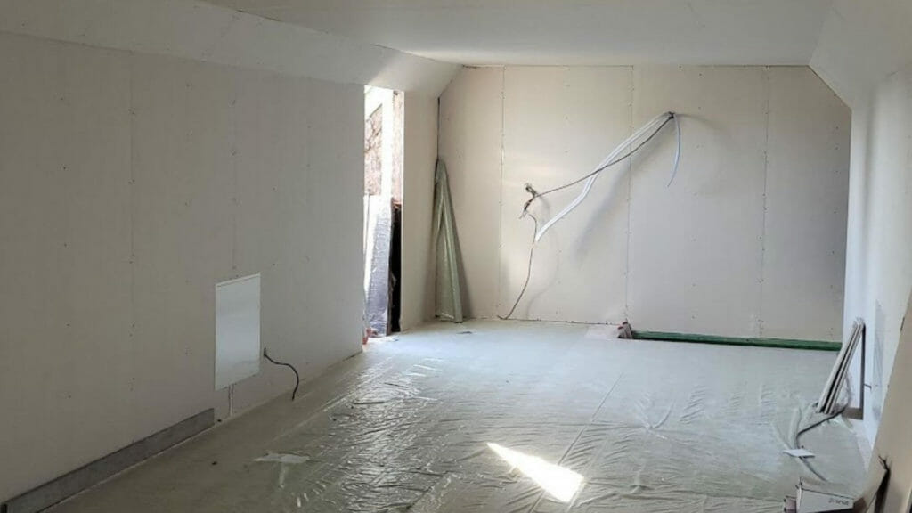 Chantier isolation intérieur Isolation murale intérieure HOMZA avec finition plâtrerie soignée