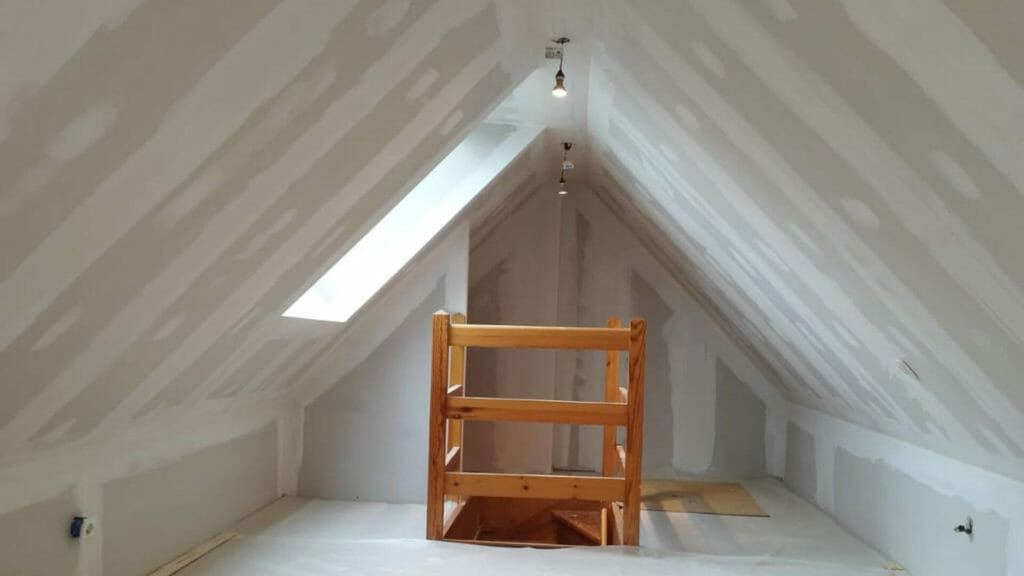 Chantier Isolation intérieur (5) Résultat d'isolation intérieure par HOMZA : mur isolé avec plâtrerie impeccable