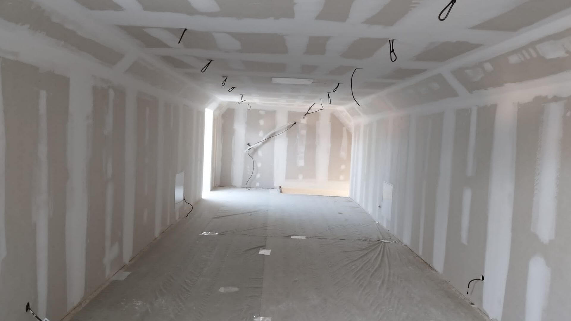 Chantier Isolation intérieur Équipe HOMZA en action : pose d'isolant et finition plâtrerie intérieure