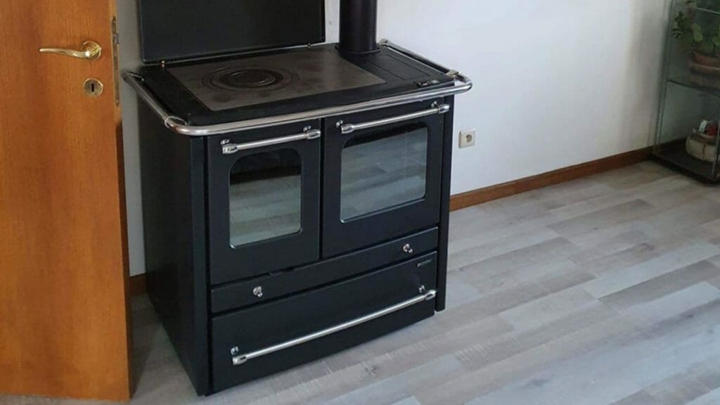 Chantier cuisinière bois (7) Combinaison parfaite entre design italien RIZZOLI et expertise d'installation de HOMZA