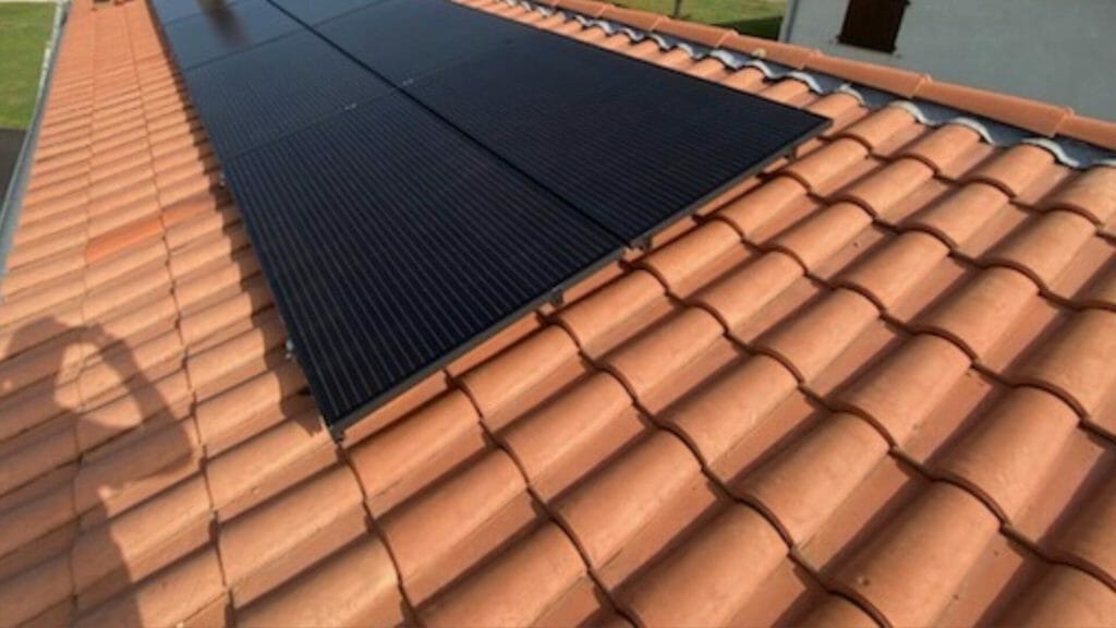 Chantier panneaux (3) Pose et raccordement de panneaux photovoltaïques par HOMZA