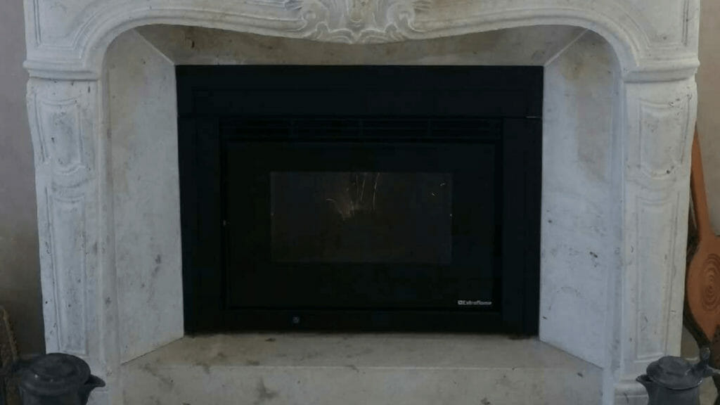 Insert Bois chantier (2) Insert à bois installé dans un foyer existant par HOMZA