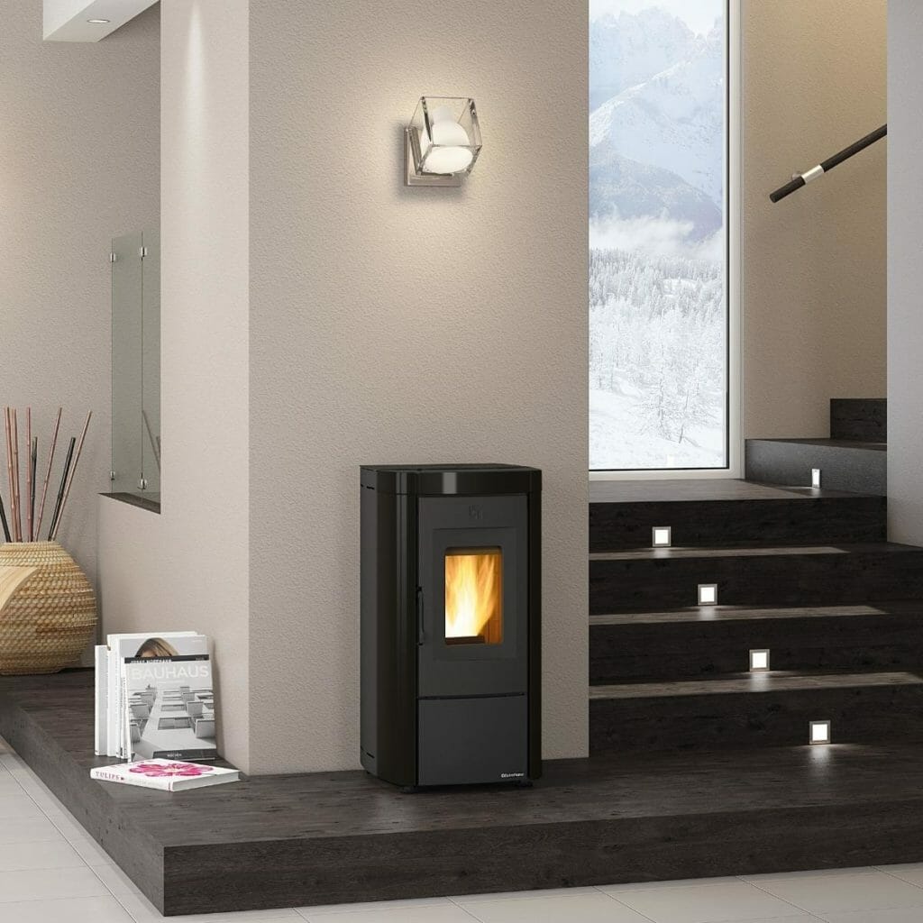 Poêle à granulés de bois EXTRAFLAME - Moira Evo Full Noir installée par HOMZA