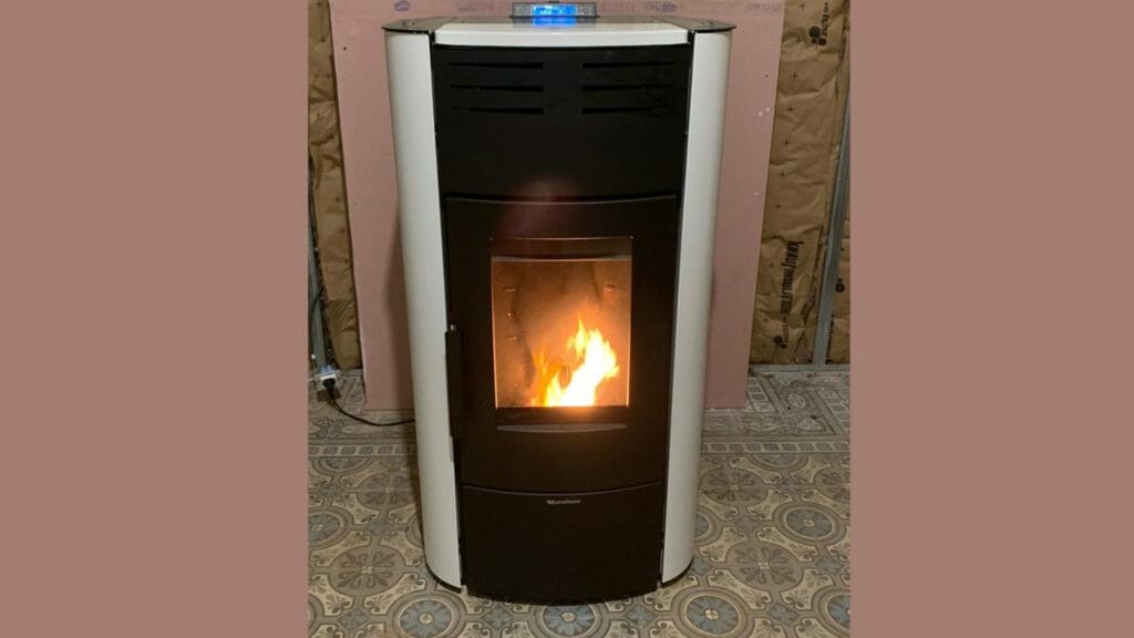 chantier poêle hydro (2) Modèle de poêle hydro à granulés de marque EXTRAFLAME, chantier HOMZA dans les Hauts-de-France