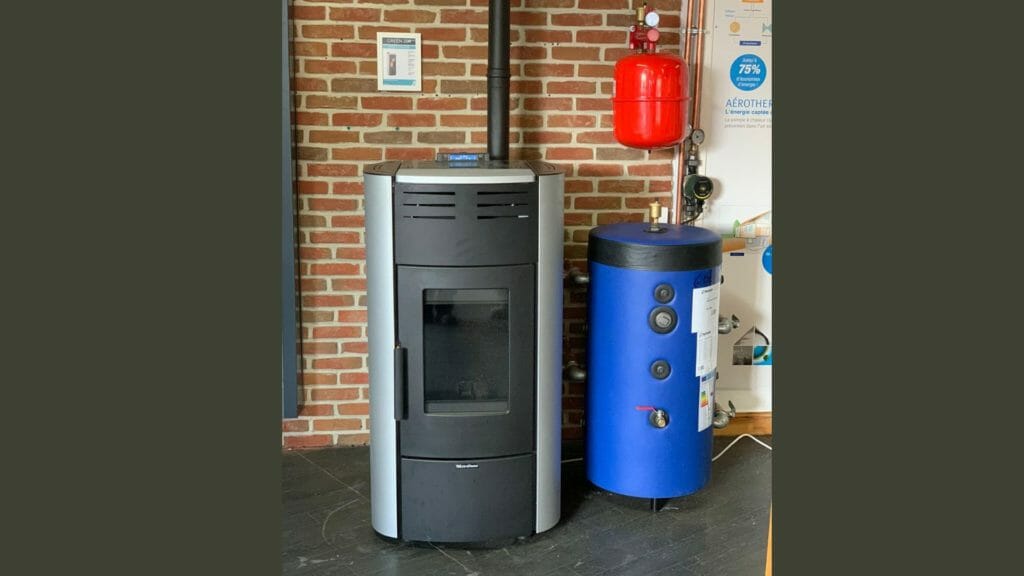 chantier poêle hydro (3) Poêle hydro à granulés avec ballon tampon installé par HOMZA dans les Hauts-de-France