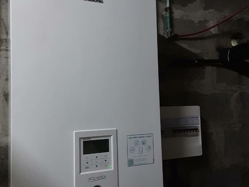 Unité intérieure de Pompe à Chaleur Air-Eau PANASONIC installée à Bapaume pour un chauffage efficace