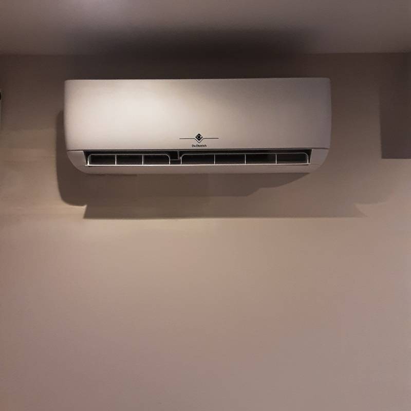 Unité intérieure de pompe à chaleur DE DIETRICH installée à Saint Laurent Blangy, garantissant un confort thermique optimal dans votre foyer