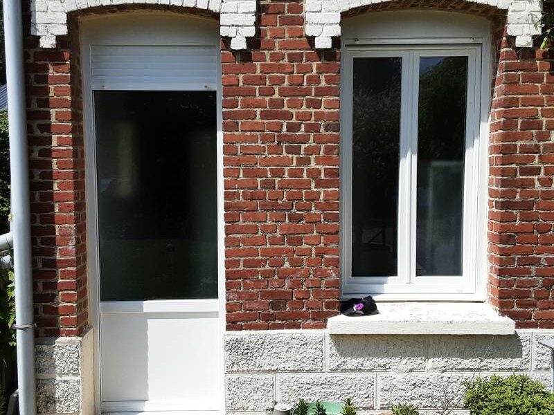 Installation de fenêtre et porte PVC de haute qualité à Carvin par HOMZA, offrant une isolation optimale et une esthétique moderne