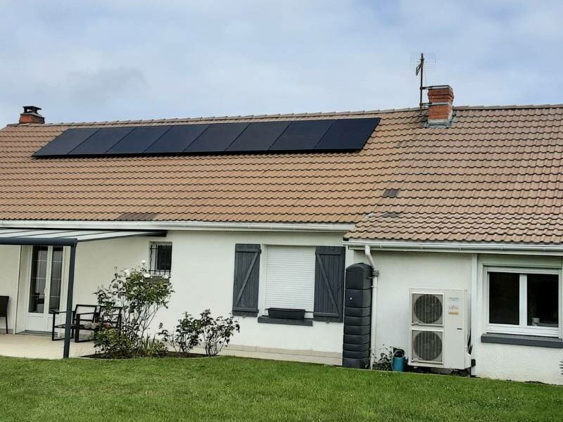 Panneaux photovoltaïques sur toit à Seclin, installation réalisée par HOMZA pour une énergie propre et renouvelable