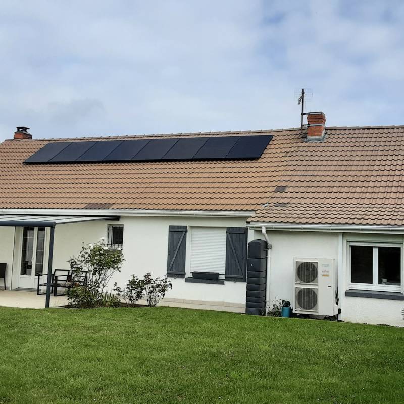 Panneaux photovoltaïques sur toit à Seclin, installation réalisée par HOMZA pour une énergie propre et renouvelable