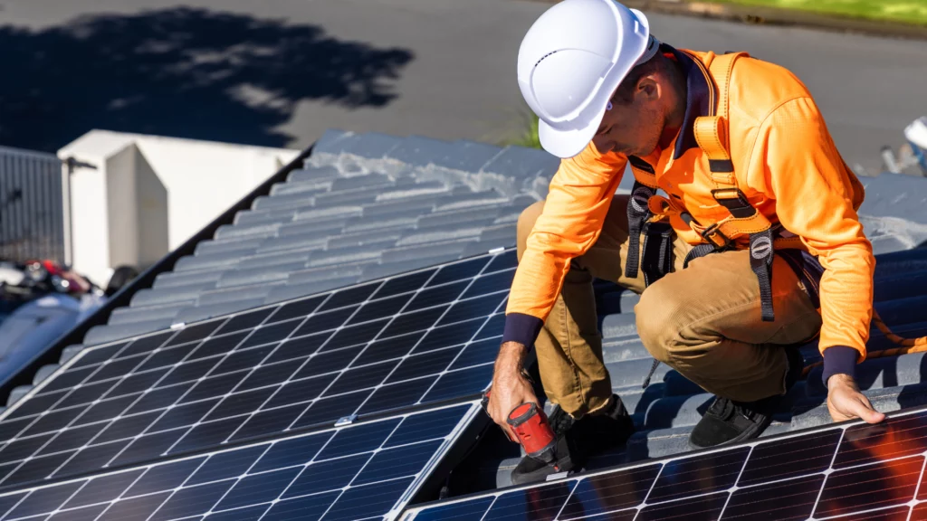 Pose de panneaux solaire par un installateur certifié RGE Qualifelec