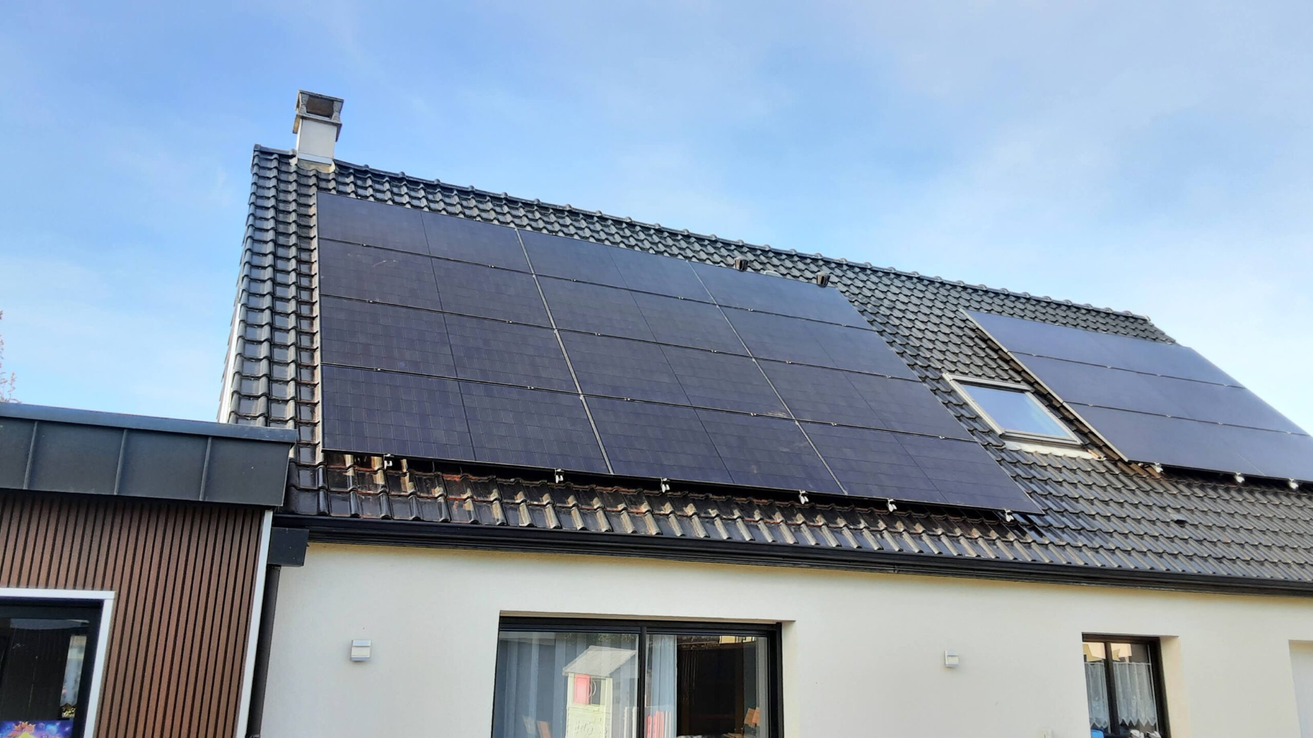 Installation d'un kit photovoltaïques de 9 kW , chez Mr et Mme H à Tilloy-lès-Mofflaines.