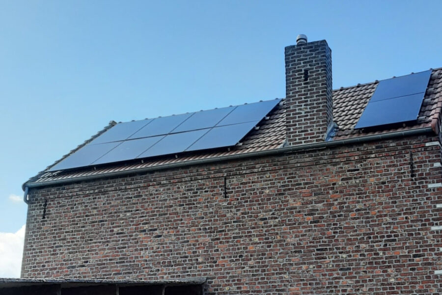 Installation d'un kit photovoltaïques à Douchy-les-Mines, dans les Hauts-de-France