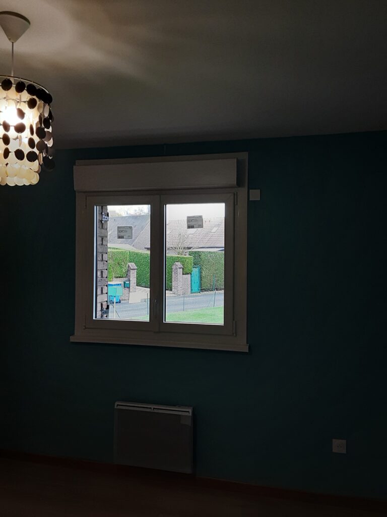 Vue intérieure d'une fenêtre neuve en PVC chez un de nos clients à Tilloy-lès-Mofflaines