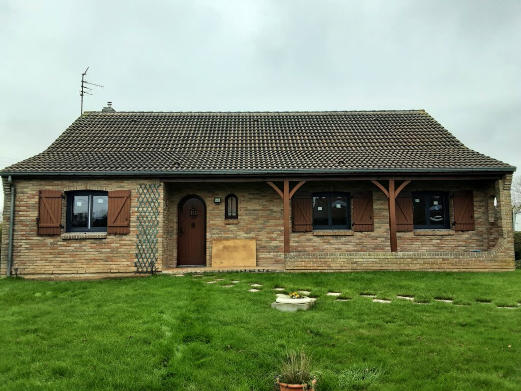 La façade modernisée d'un de nos chantier menuiseries à Tilloy-lès-Mofflaines