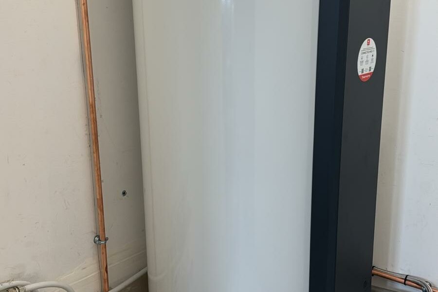 Pose d'un chauffe-eau thermodynamique Thermor Split 3 – 200L