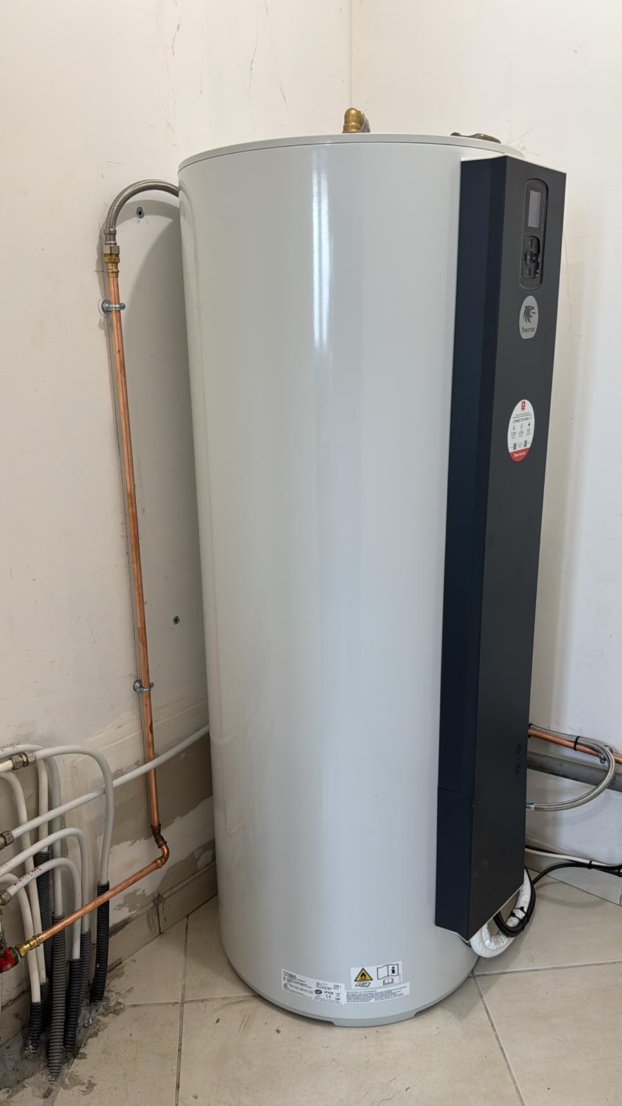 Pose d'un chauffe-eau thermodynamique Thermor Split 3 – 200L