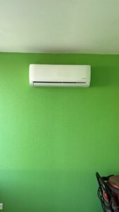 Installation d'une unité intérieure de PAC Air/Air à Biefvillers-les-Bapaume, près de Bapaume