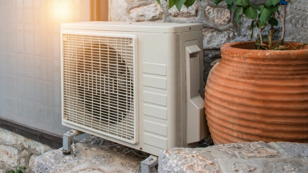 Remplacer votre ancienne chaudière par une pompe à chaleur air/eau. Une solution économique, égologique et 100% gagnante. 