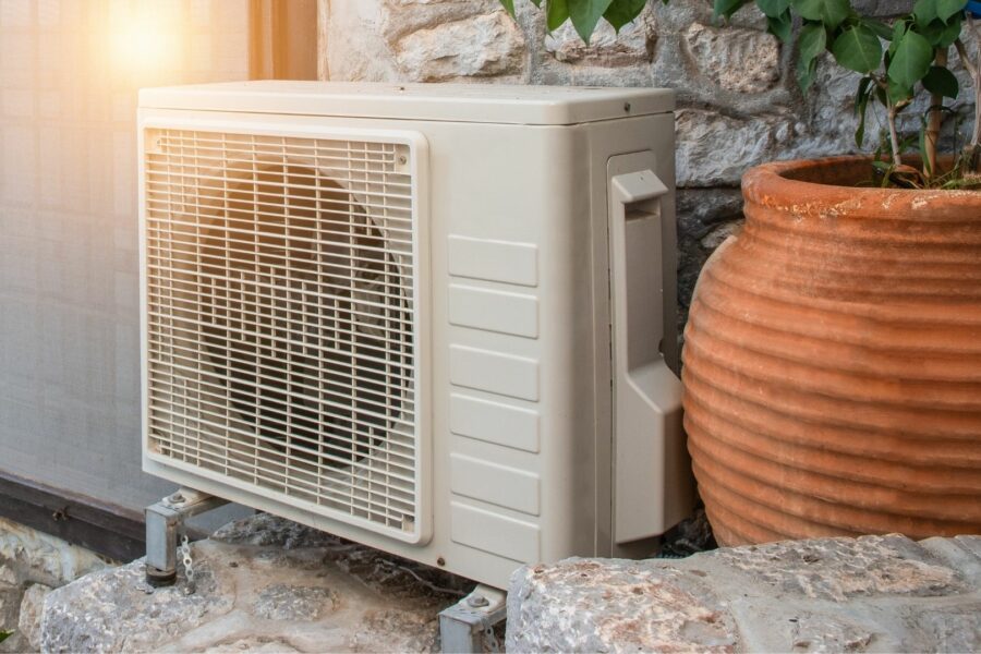 Remplacer votre ancienne chaudière par une pompe à chaleur air/eau. Une solution économique, égologique et 100% gagnante.