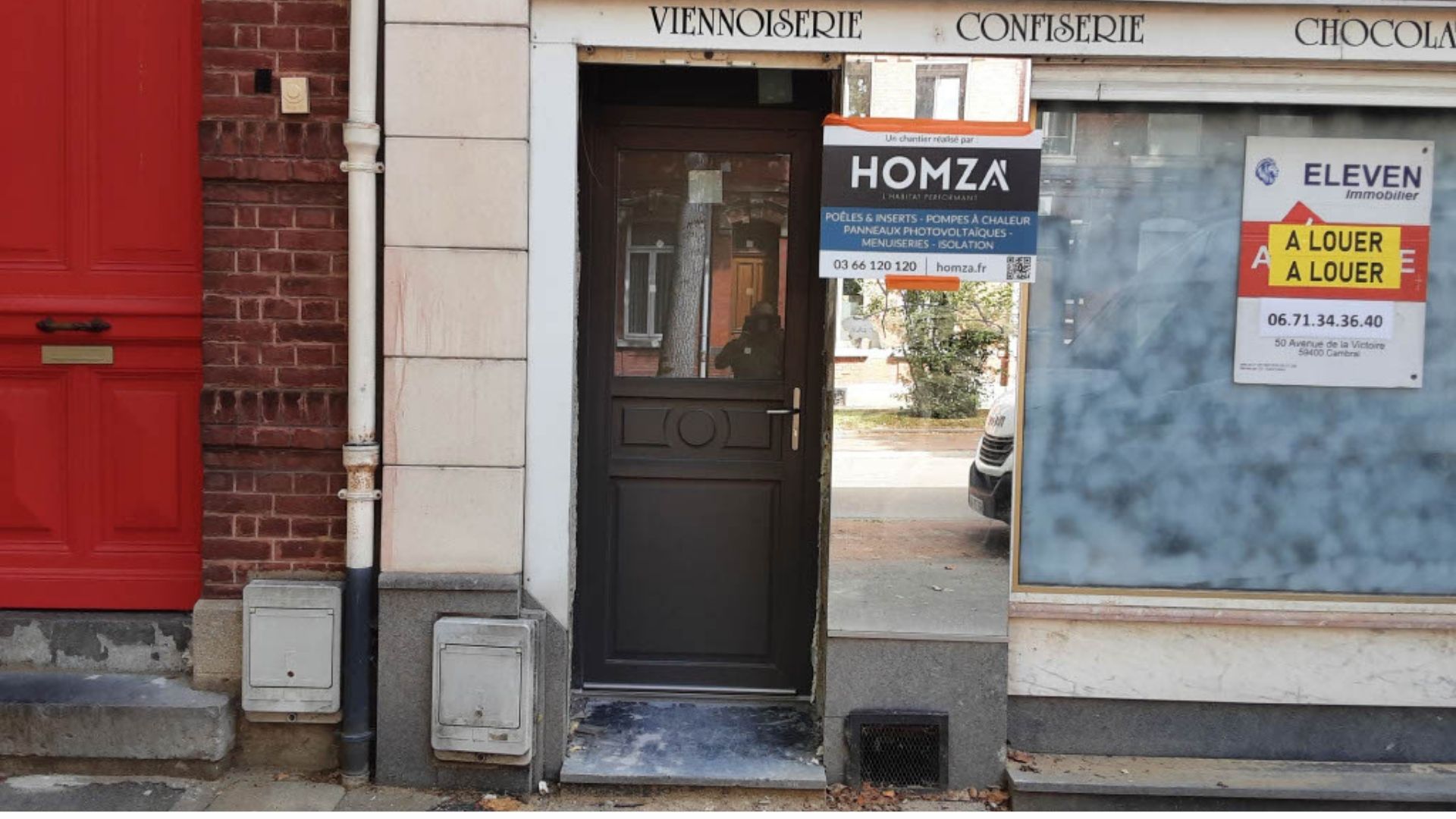 Pose d'une porte d'entre à Cambrai, chantier signé HOMZA