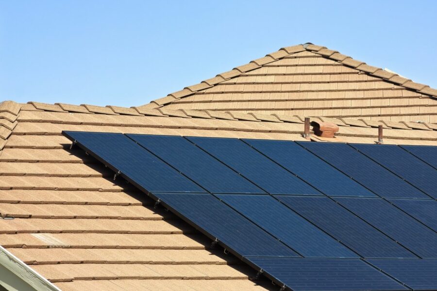 Faut-il nettoyer ses panneaux solaires ? Mode d'emploi !