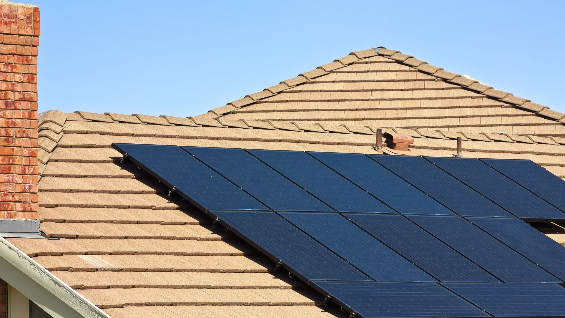 Faut-il nettoyer ses panneaux solaires ? Mode d’emploi !