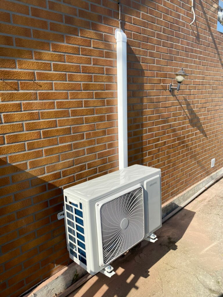 Unité extérieure de PAC air/air sur Fampoux, près d'Arras