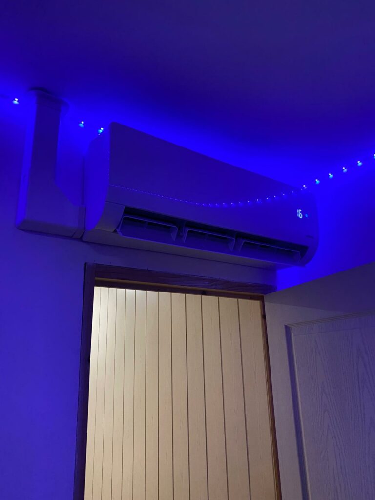 Installation d’une climatisation réversible Atlantic à Escaudain, zoom sur l'unité intérieure dans la suite parentale