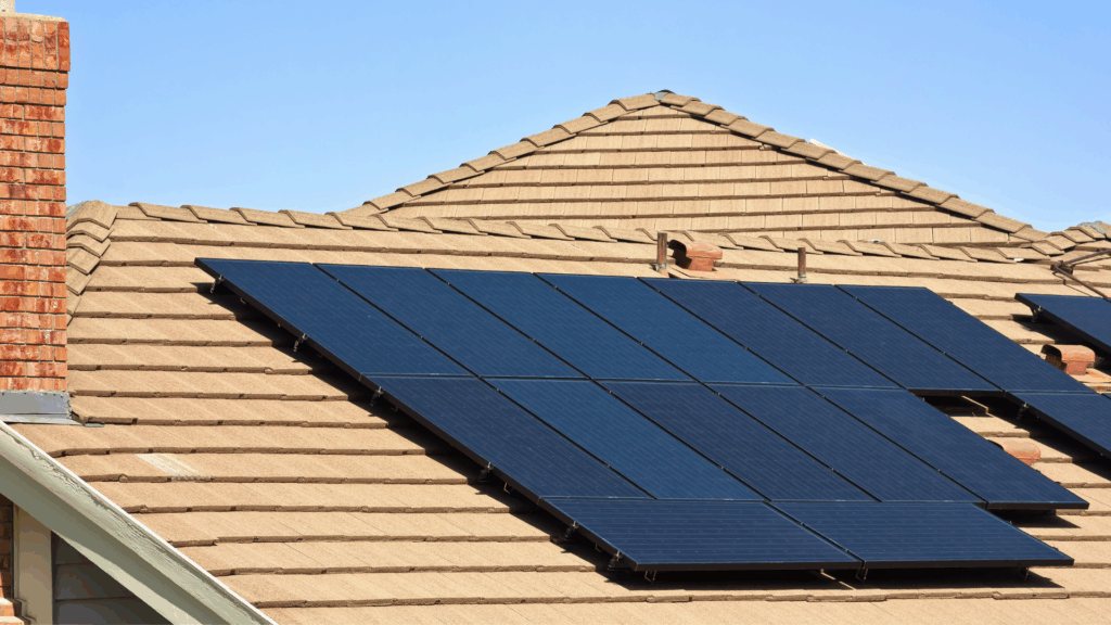 Les panneaux solaires sont-ils compatibles avec tous les types de toiture ?