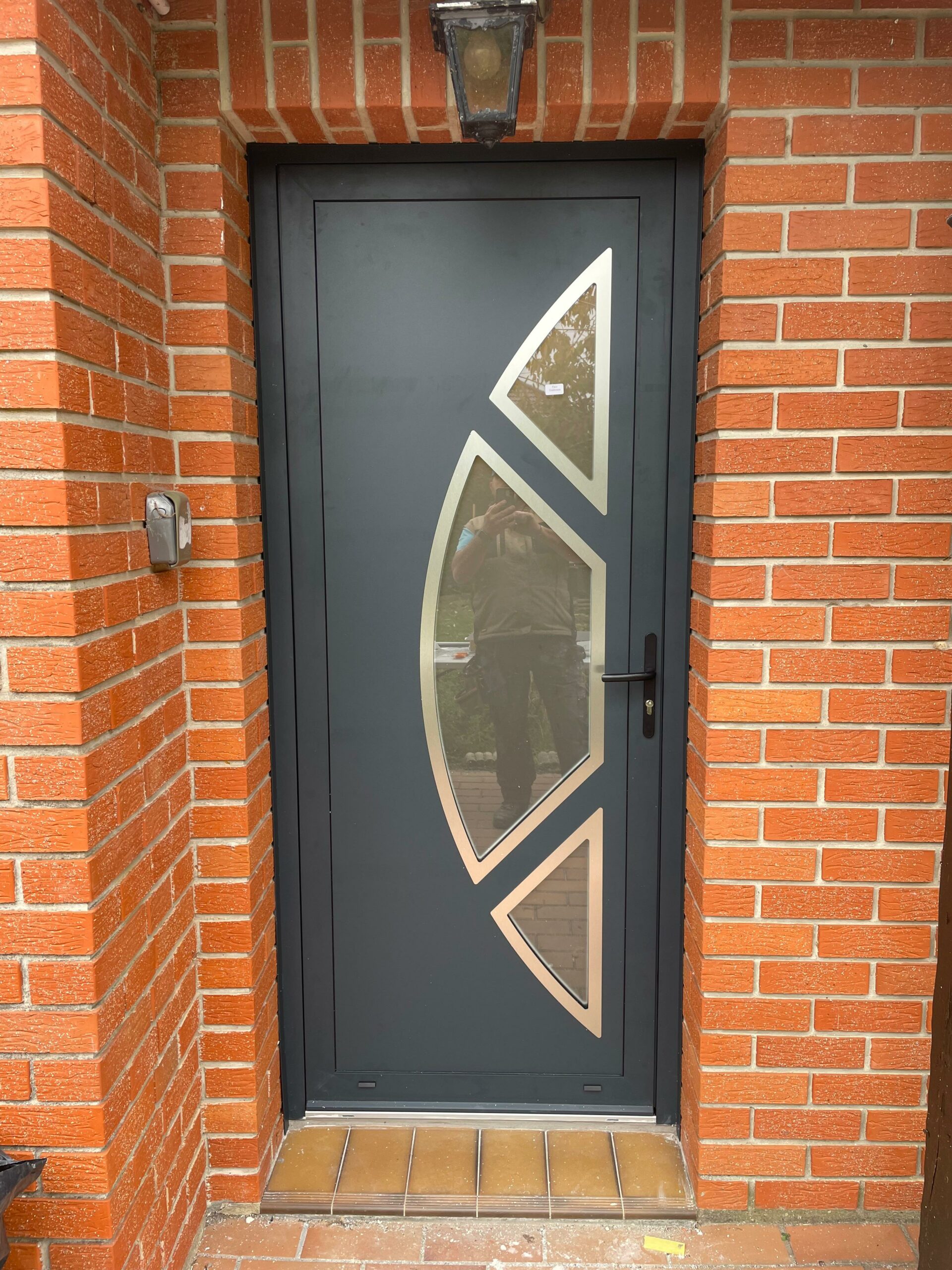 Installation d'une porte d'entrée tendance à Sircaourt, près de Saint-Pol-sur-Ternoise