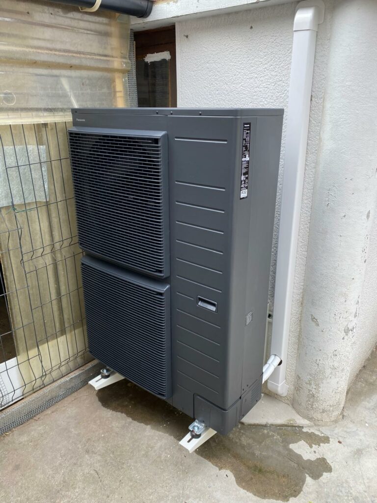 Installation d’une pompe à chaleur Air/Eau Panasonic à Neuville St-Rémi