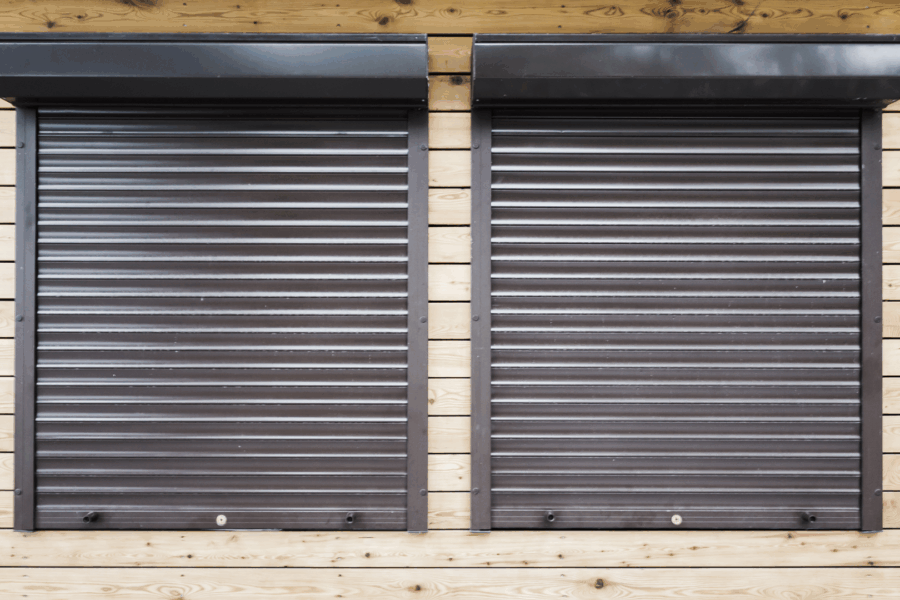 Volets solaires, battants, motorisés… lequel choisir ?