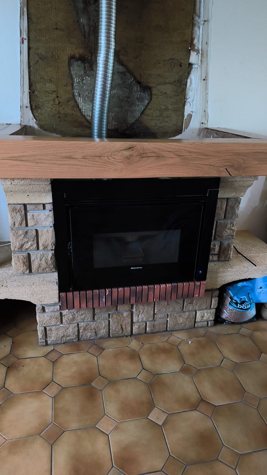 Installation d’un insert à granulés Extraflame Comfort P85 12 kW à Warlus