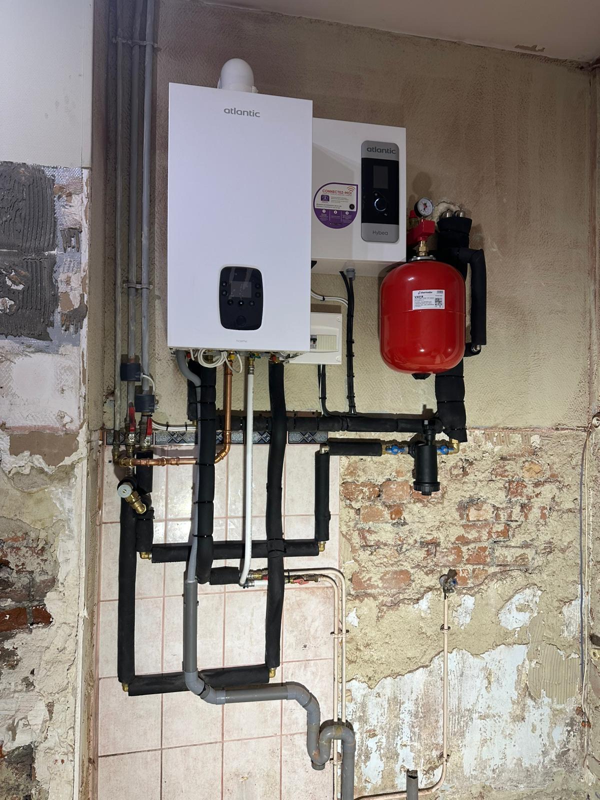 Installation d’une chaudière hybride Atlantic chez M. D et Mme P à Douchy-les-Mines. Zoom