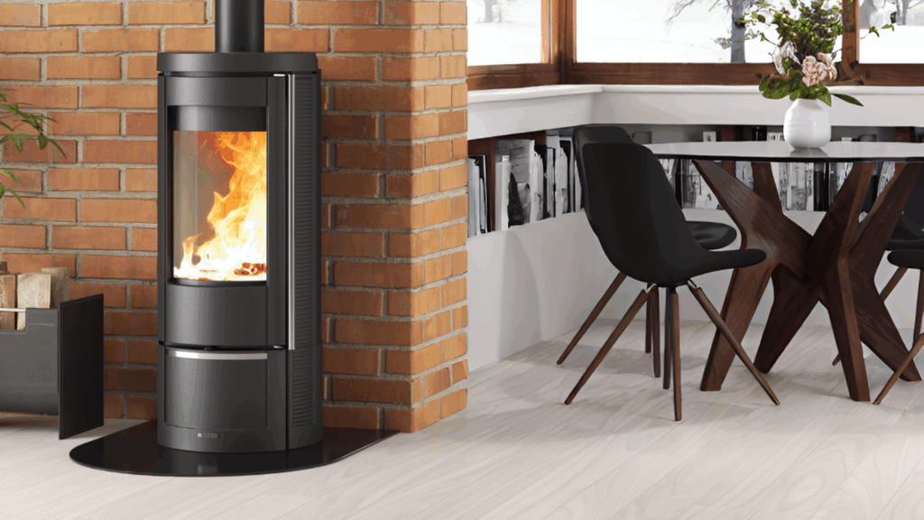 Poêle à bois : quel type de bois choisir pour un chauffage performant et économique ?