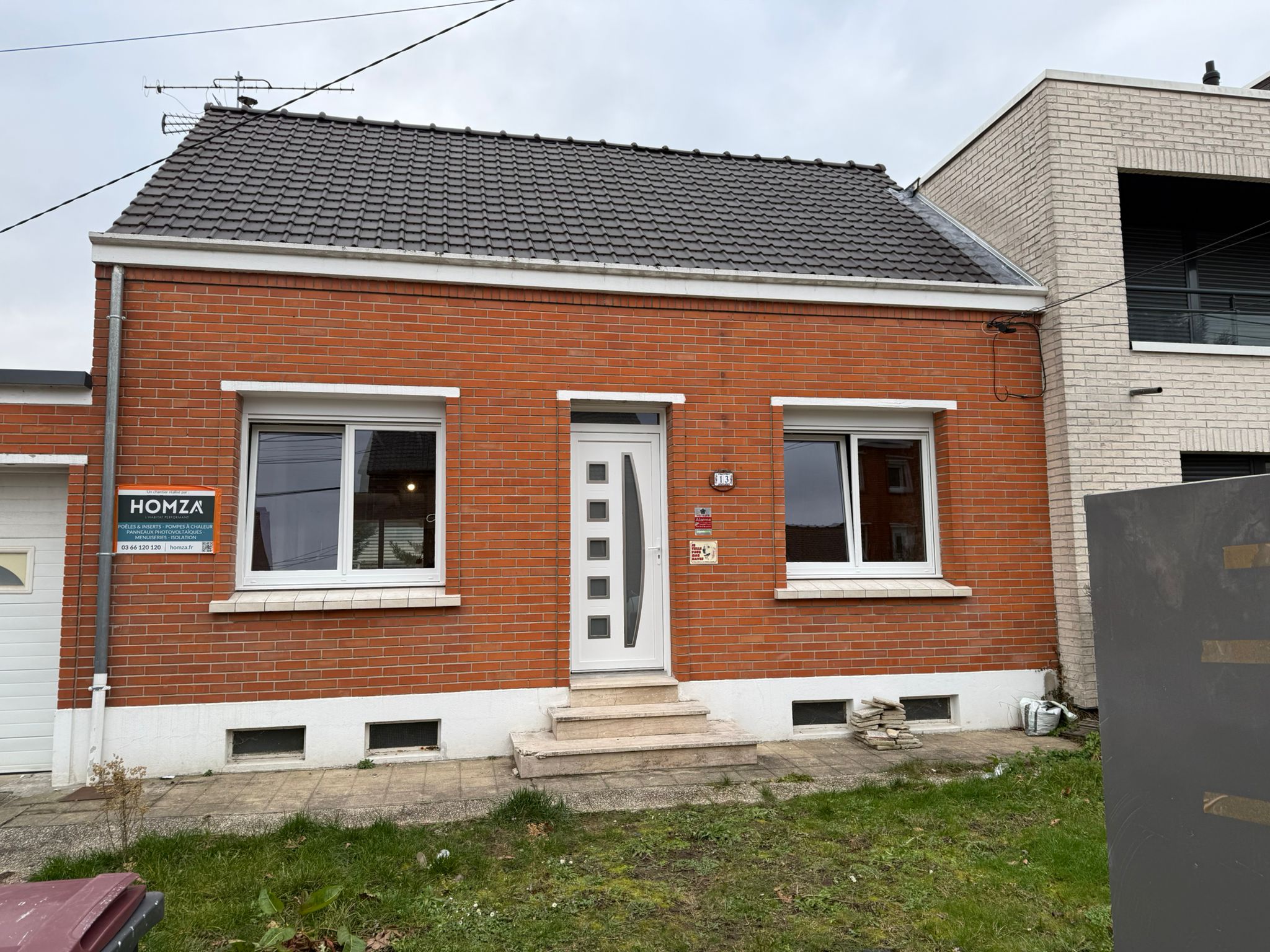 Installation d'une porte d'entrée et de deux fenêtres à Courrières