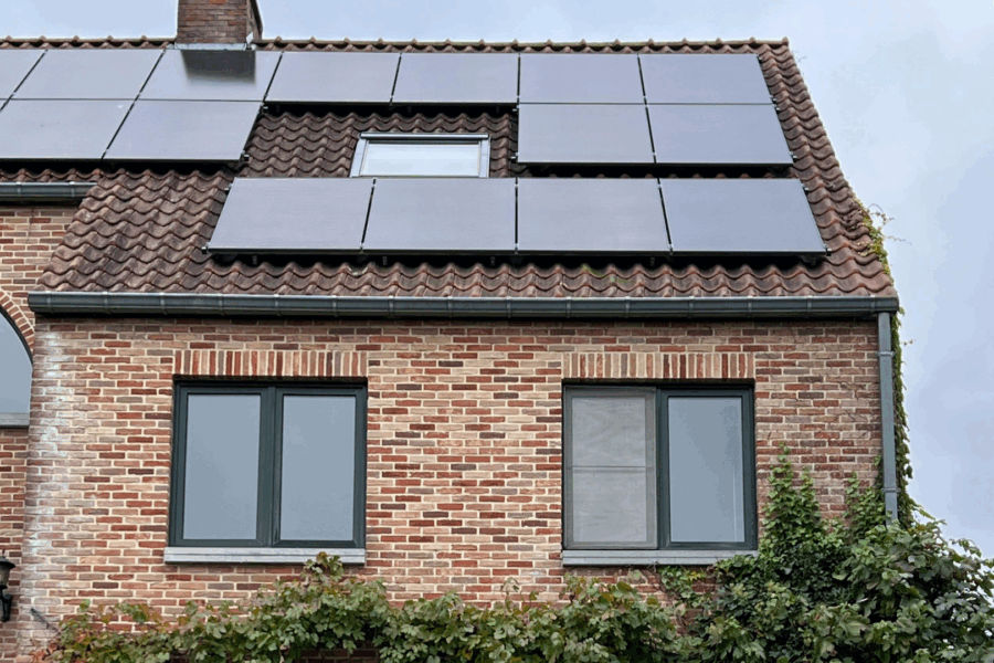 Comment les panneaux photovoltaïques peuvent valoriser votre maison lors de la revente