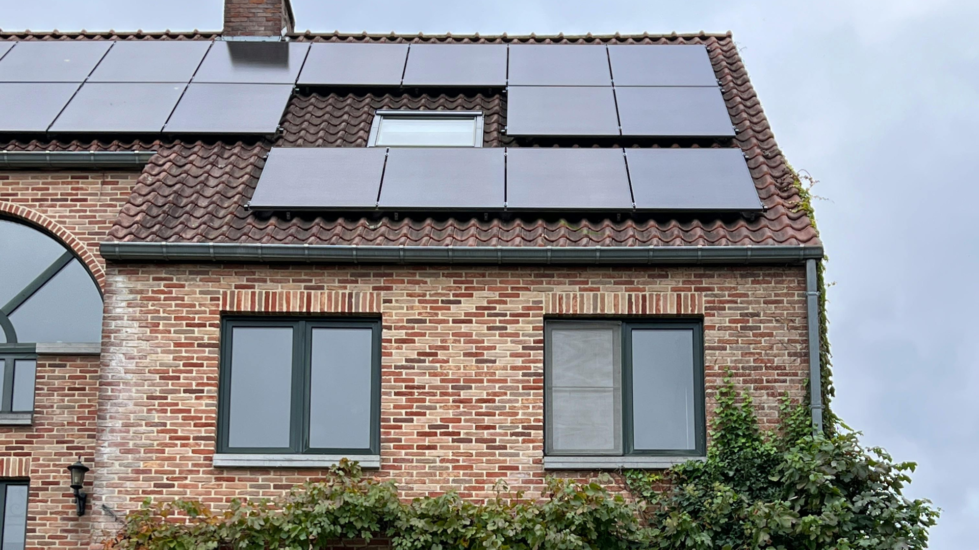 Comment les panneaux photovoltaïques peuvent valoriser votre maison lors de la revente