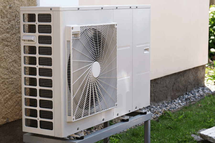 Maison ancienne mal isolée ? Découvrez comment installer une pompe à chaleur adaptée, réduire vos factures jusqu’à 40 %, améliorer votre confort et profiter des aides financières avec l’accompagnement HOMZA.